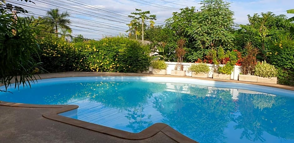 Nuch's Apple Guest House