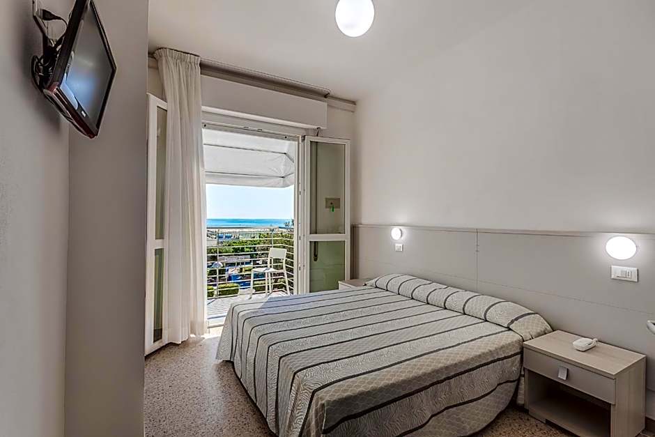 Zdjęcie 1 z 1 — 1 Double Bed or 2 Beds, Sea View
