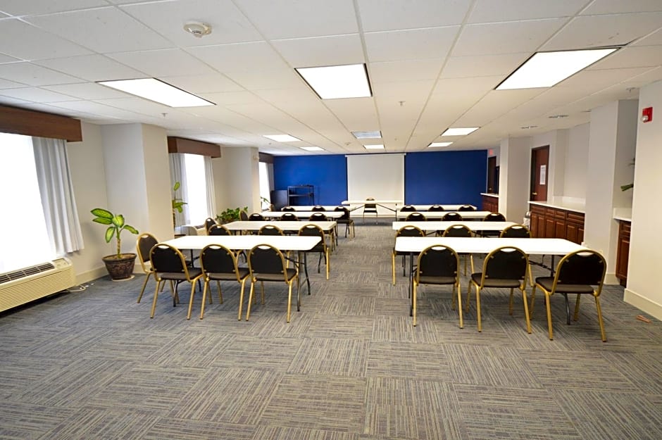 Holiday Inn Express Toledo-Oregon by IHG