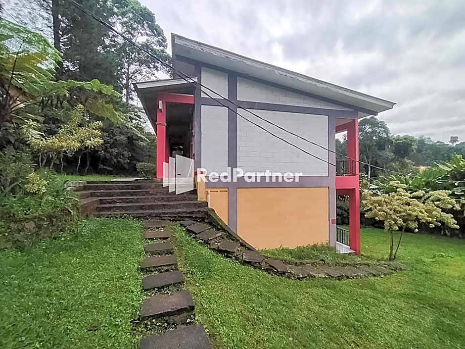 Kampung Resort Pertiwi by Reddoorz – Cisarua, PA
