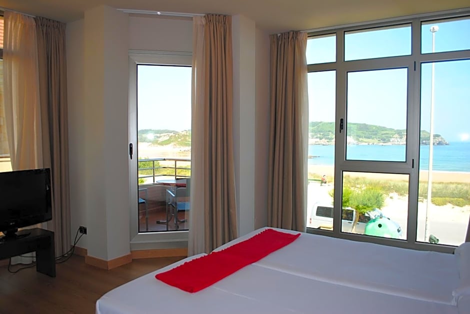 Photo 1 of 14 of Deluxe 2 Beds, Sea View