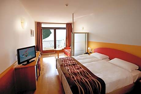 Superior Double with Balcony and Lake View