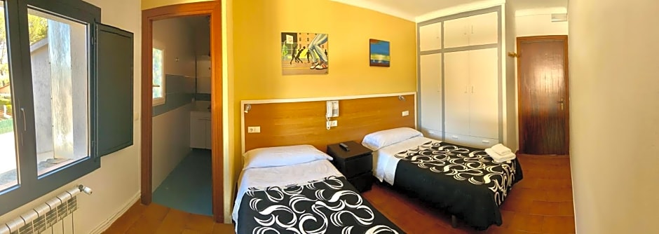 Photo 1 of 6 of Double Room