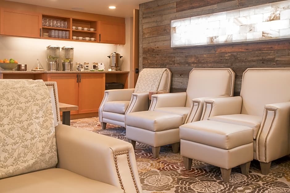 Moose Hotel and Suites