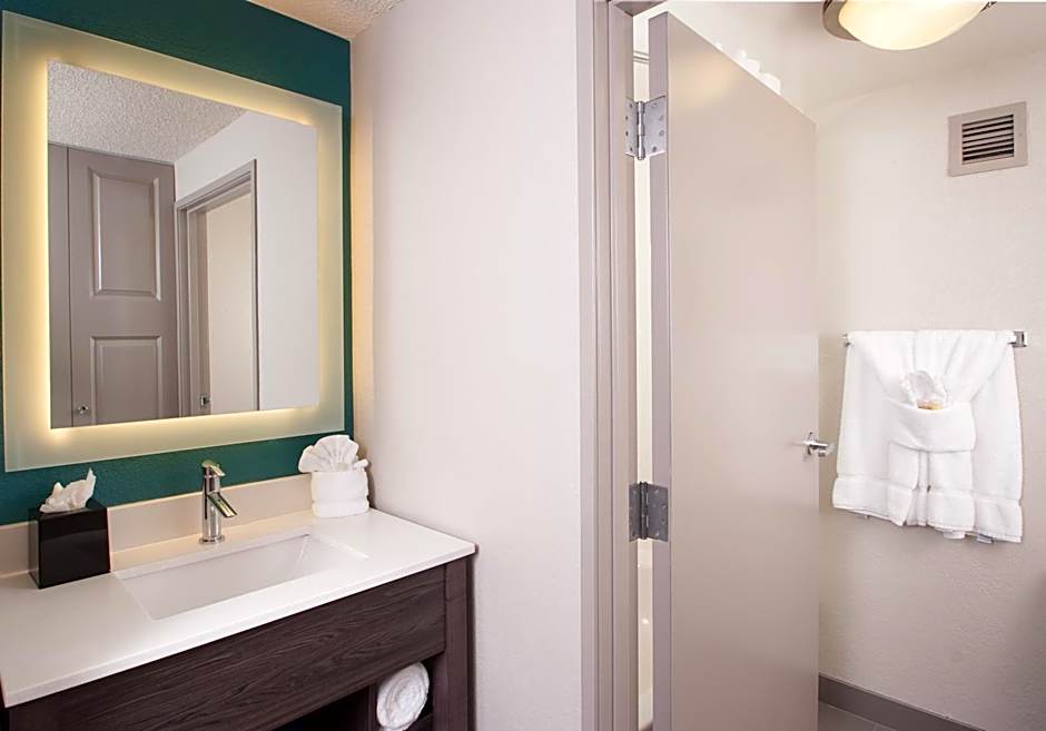 La Quinta Inn & Suites by Wyndham Atlanta Airport North