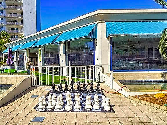Sunrise Surprise 9th floor 2BR 2 BA King Suite Beach shuttle, heated pool!