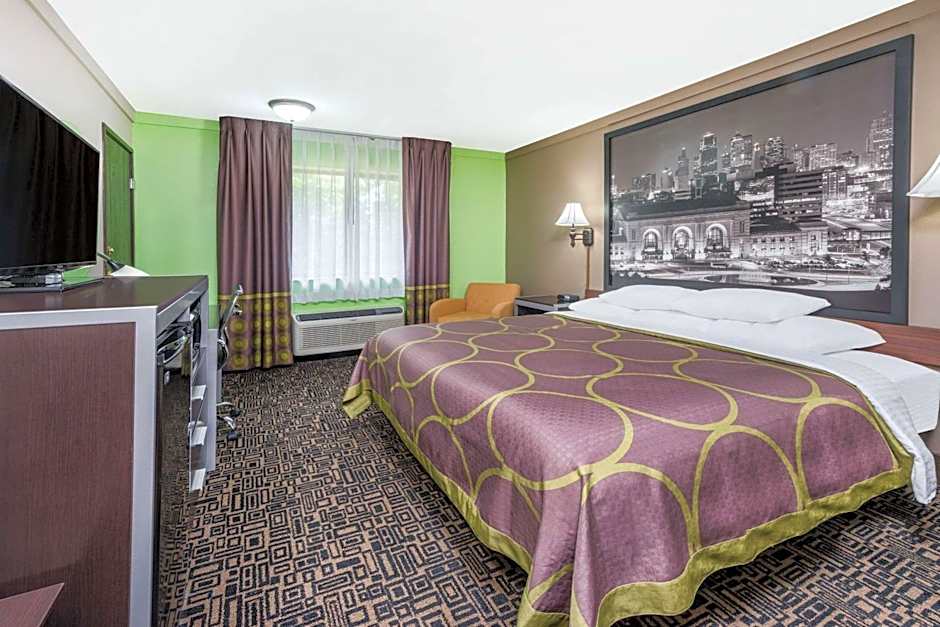 Super 8 by Wyndham Warrensburg