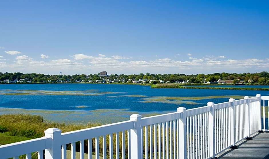 Newport Beach Hotel And Suites