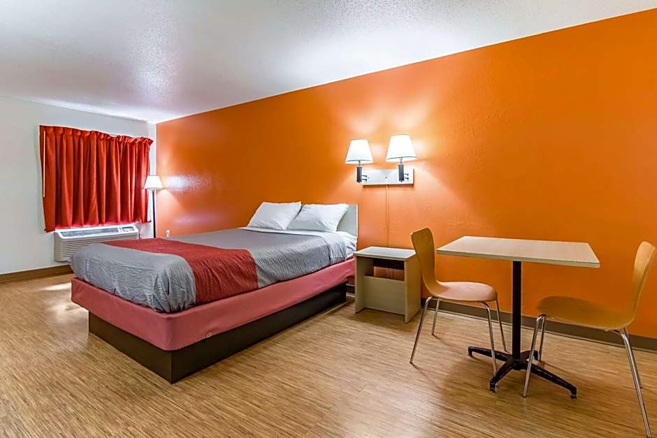 Motel 6-Raleigh, NC - Cary