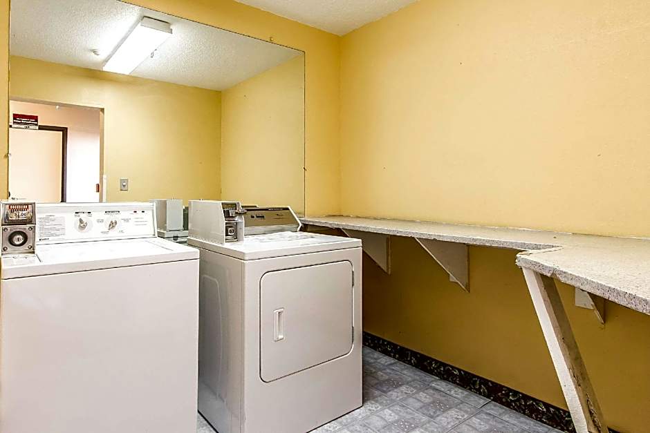 Econo Lodge Inn & Suites Pekin - Peoria Area