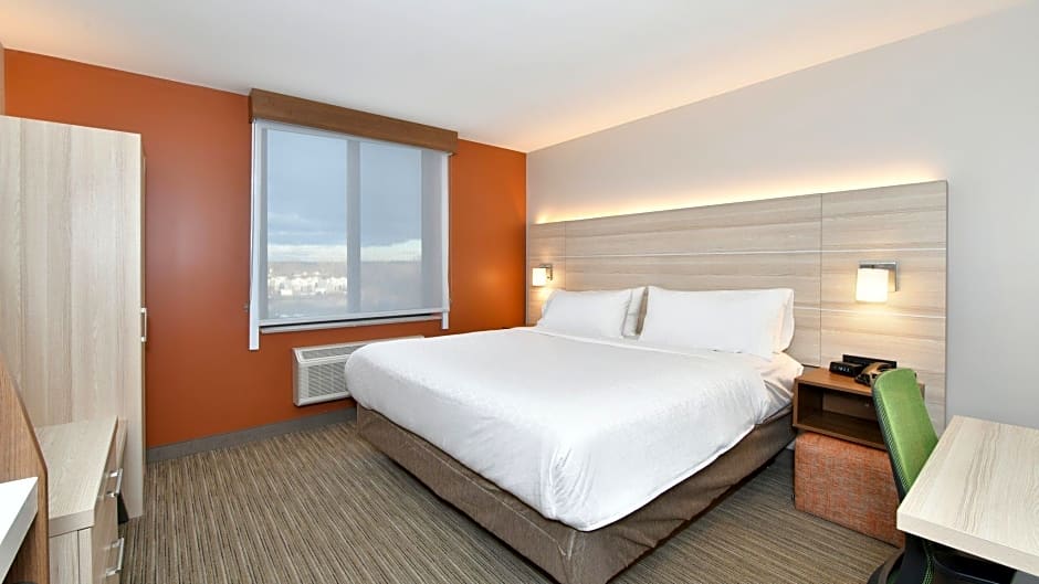 Holiday Inn Express Staten Island West, an IHG Hotel