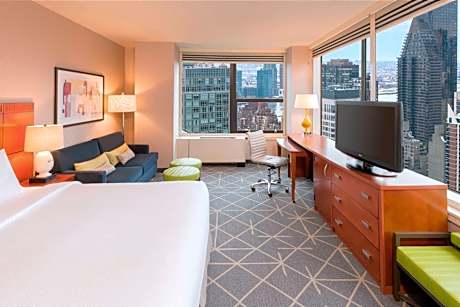 Junior Suite, 1 King Bed, Corner (Mobility Accessible, Tub) (1 King Bed)