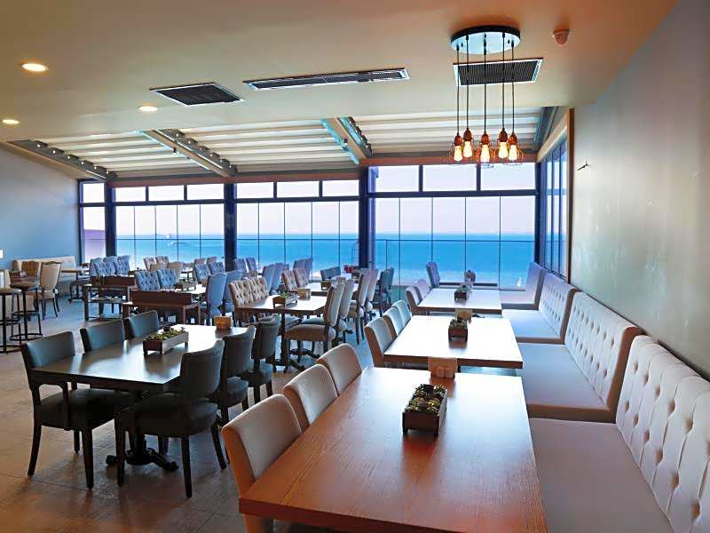 Pasaport Pier Hotel