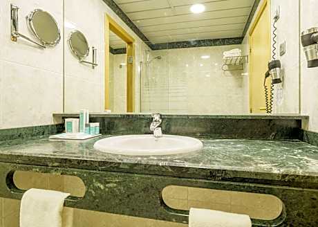 Premium Triple Room (2 Twin Beds and 1 Twin Sofa Bed)