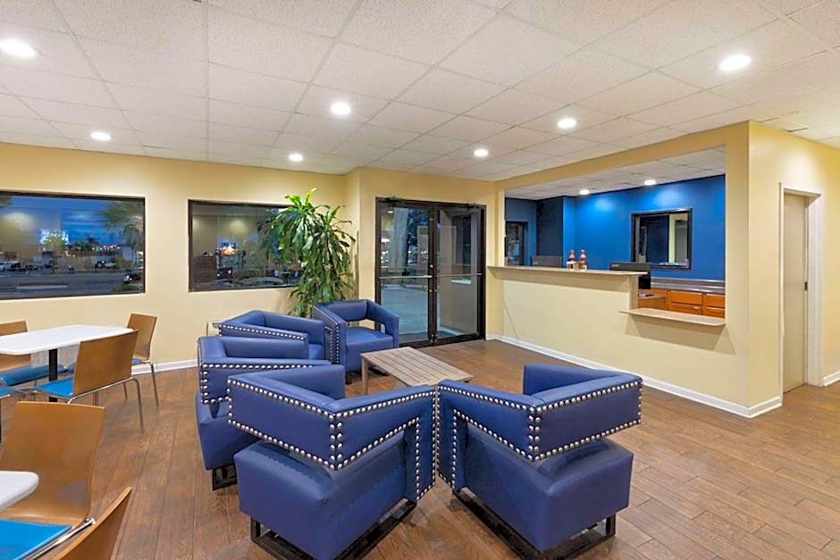 Days Inn by Wyndham Biloxi Beach