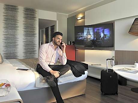 Superior King Room with City View