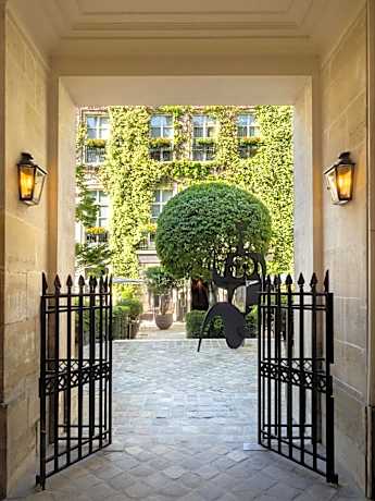 Le Pavillon de la Reine & Spa, Place des Vosges
