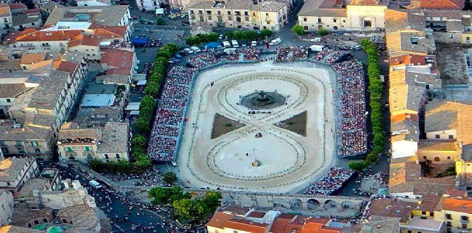 Dietro Piazza Maggiore