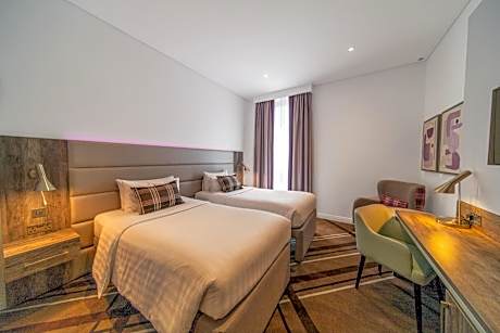 Twin Room - Smoking - Drop off to Public Beach and Metro