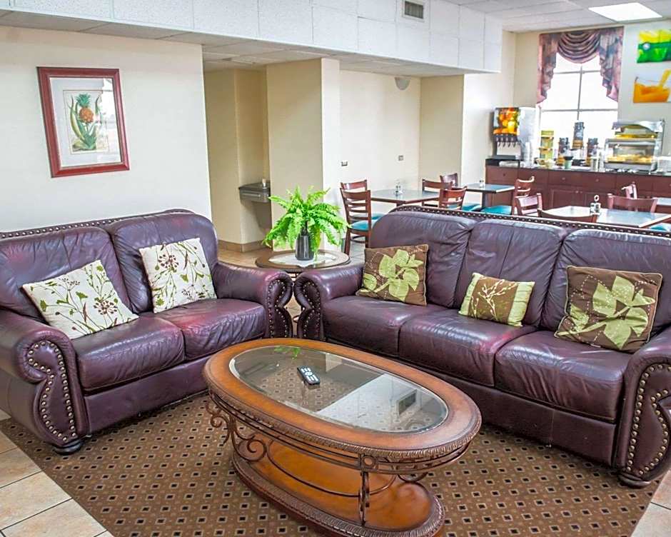 Quality Inn Chipley I-10 at Exit 120