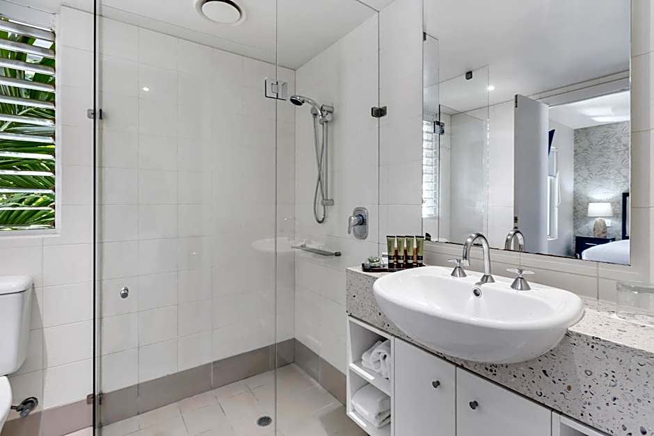 Elysium Private Apartments at Beach Club & Spa