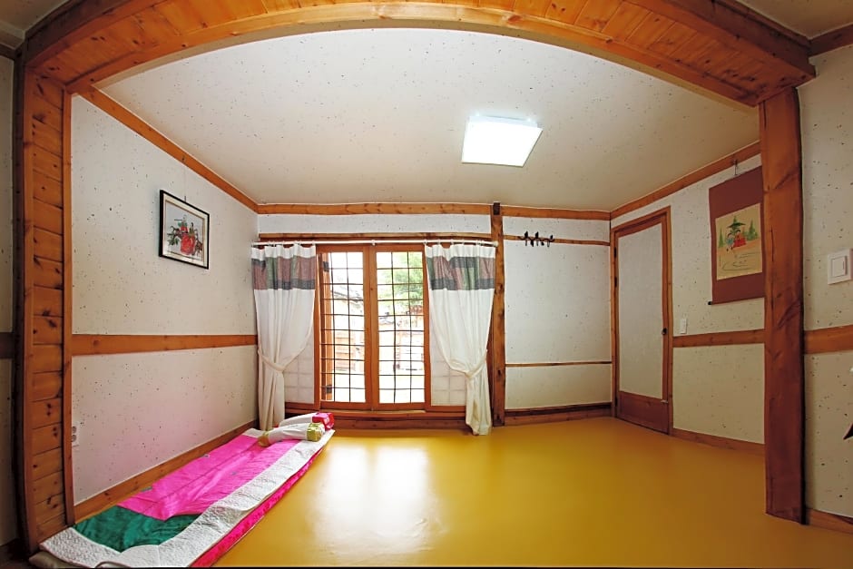 Saekdong Jeogori Hanok Guesthouse Jeonju