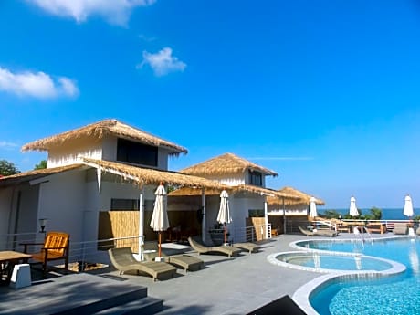 Bungalow with Pool View