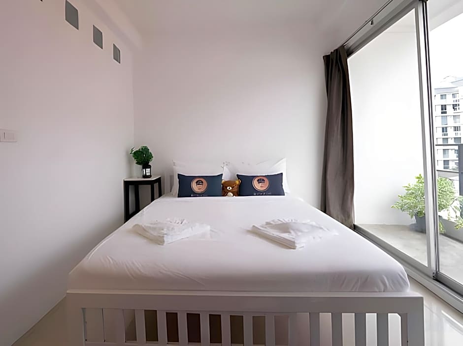 RQ Bangkok Sukhumvit 50 by Collection O