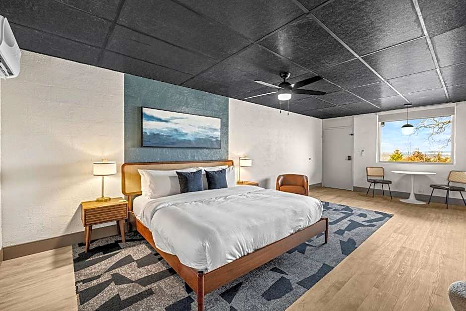 Photo 1 of 24 of 1 King Bed Suite
