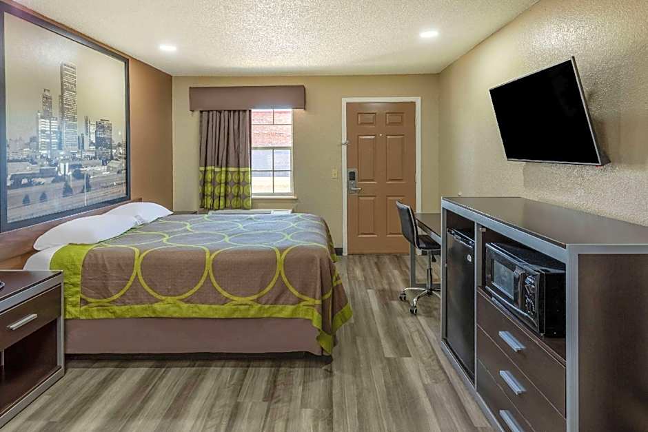Super 8 by Wyndham Tulsa/Arpt/St Fairgrounds