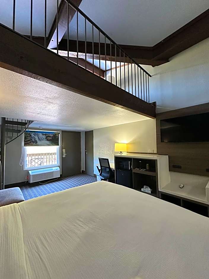 Days Inn & Suites by Wyndham Downtown Gatlinburg Parkway