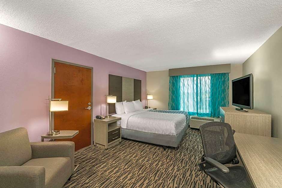 La Quinta Inn & Suites by Wyndham Clarksville