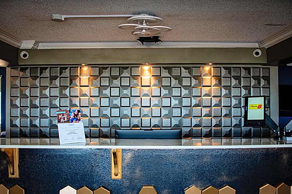 Super 8 by Wyndham Biloxi