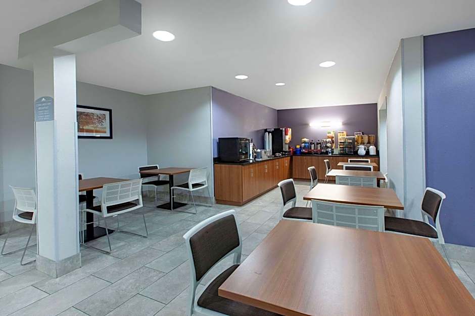 Microtel Inn & Suites by Wyndham Pittsburgh Airport