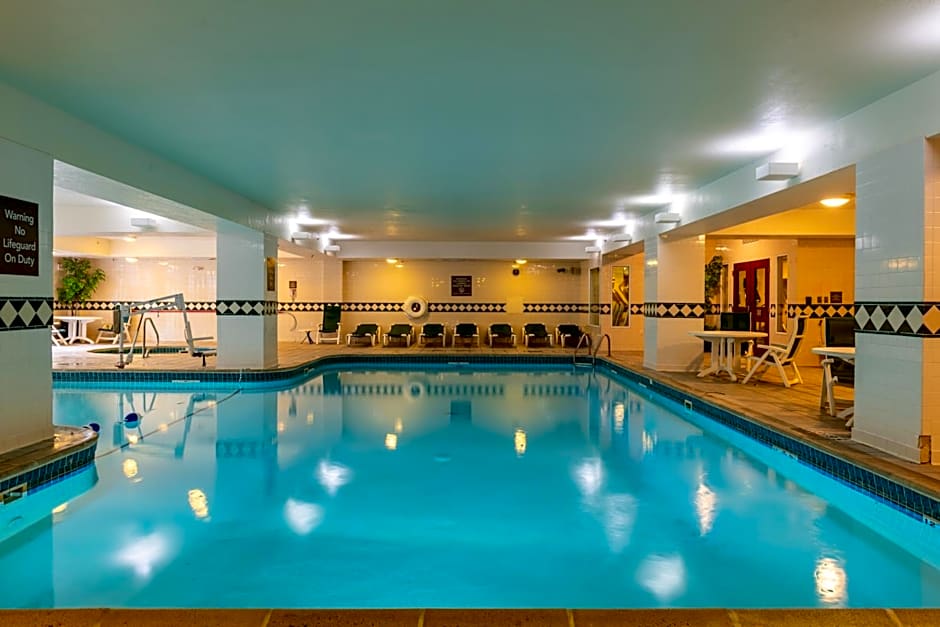 Comfort Inn & Suites Near Burke Mountain