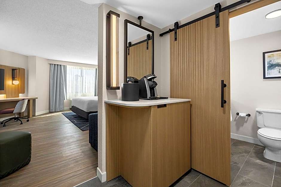 Crowne Plaza Virginia Beach Town Center by IHG