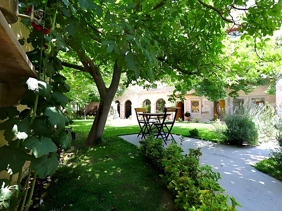 Sarnich Cave Suites