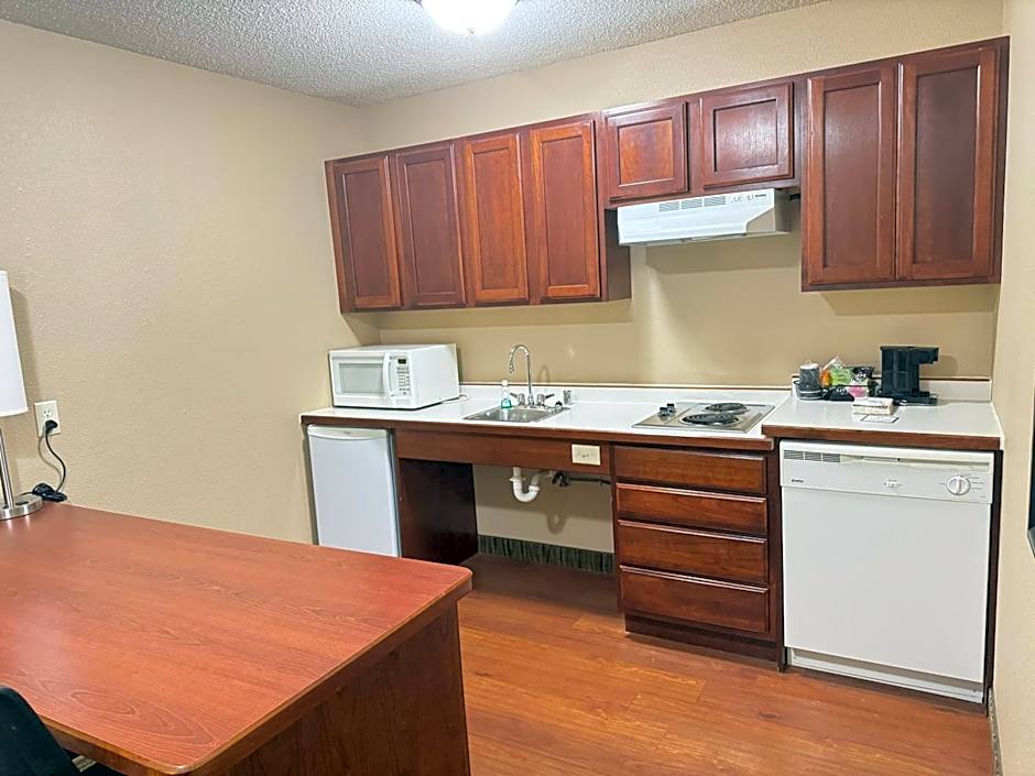 GrandStay Residential Suites Hotel - Eau Claire
