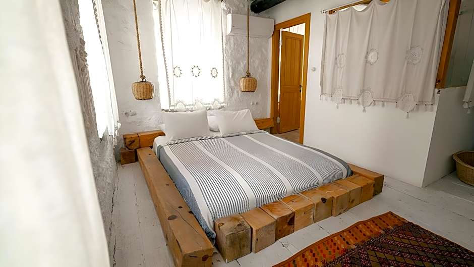 Banana Alaçatı Food & Stay - Adults Only