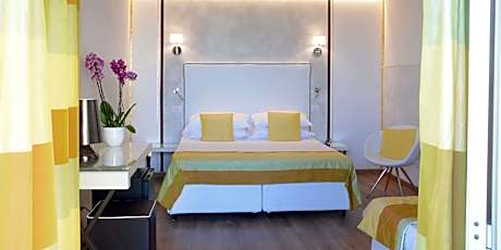 Queen Room with Balcony and Sea View - Non-Smoking