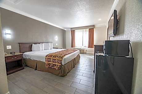 Deluxe King Room - Non-Smoking
