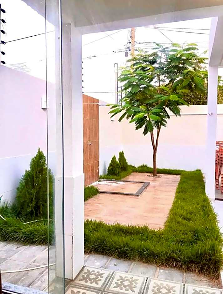 Casa para temporada com garagem para dois carros