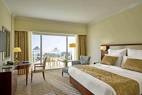 Deluxe Room With Pyramid View