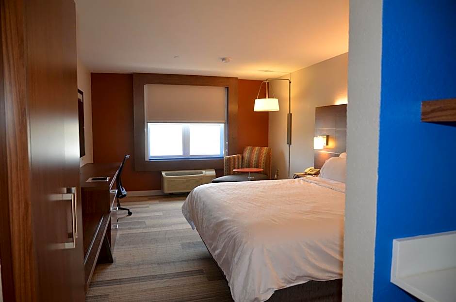 Holiday Inn Express & Suites Rochester by IHG
