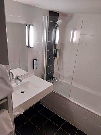 One Double Bed One Single Bed - Superior Room