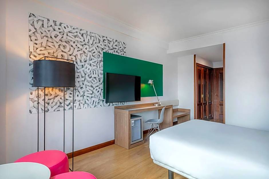 Hotel Santiago Plaza Affiliated by Meliá