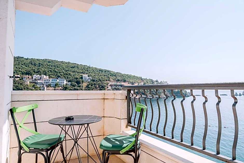 Hotel R