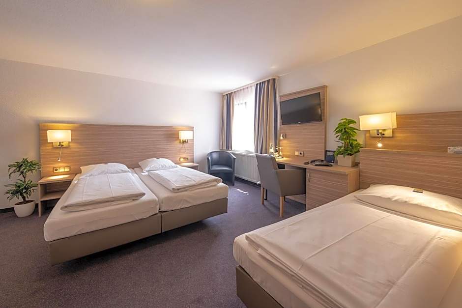 Photo 1 of 5 of Triple Room
