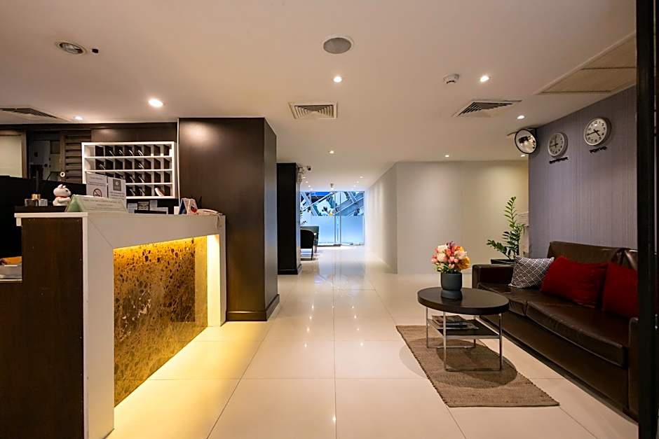 24 Inn at BTS Phrom Phong
