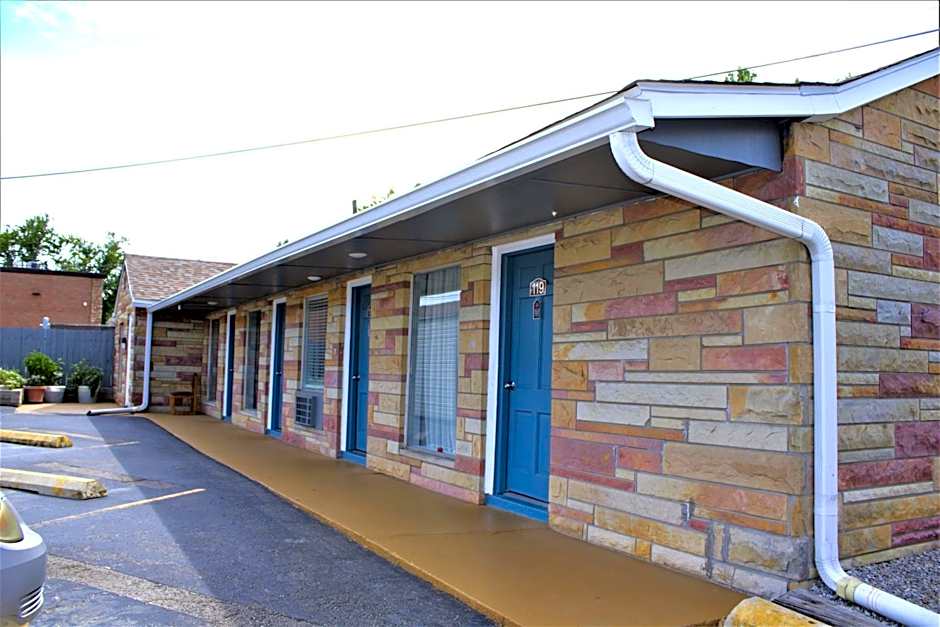 Hometowne Inn & Suites